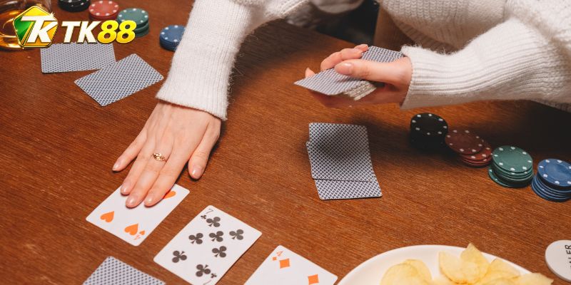 Pot cược thay đổi khi bài tay mở rộng qua từng street